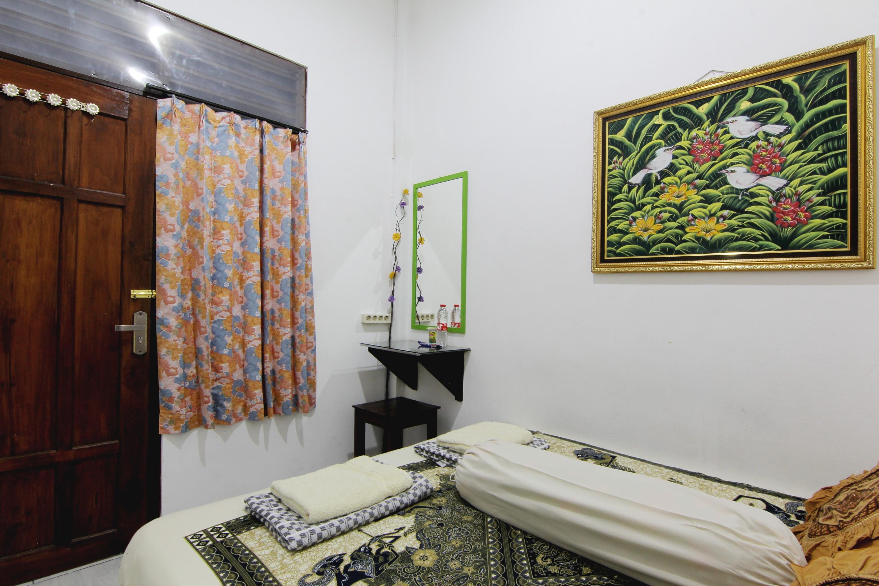 Tiga Dua Homestay Джокьякарта Экстерьер фото