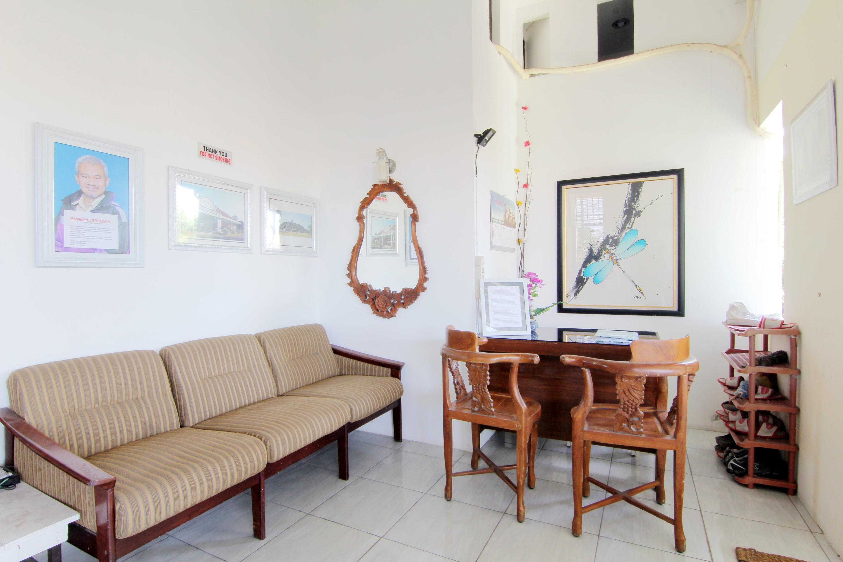 Tiga Dua Homestay Джокьякарта Экстерьер фото
