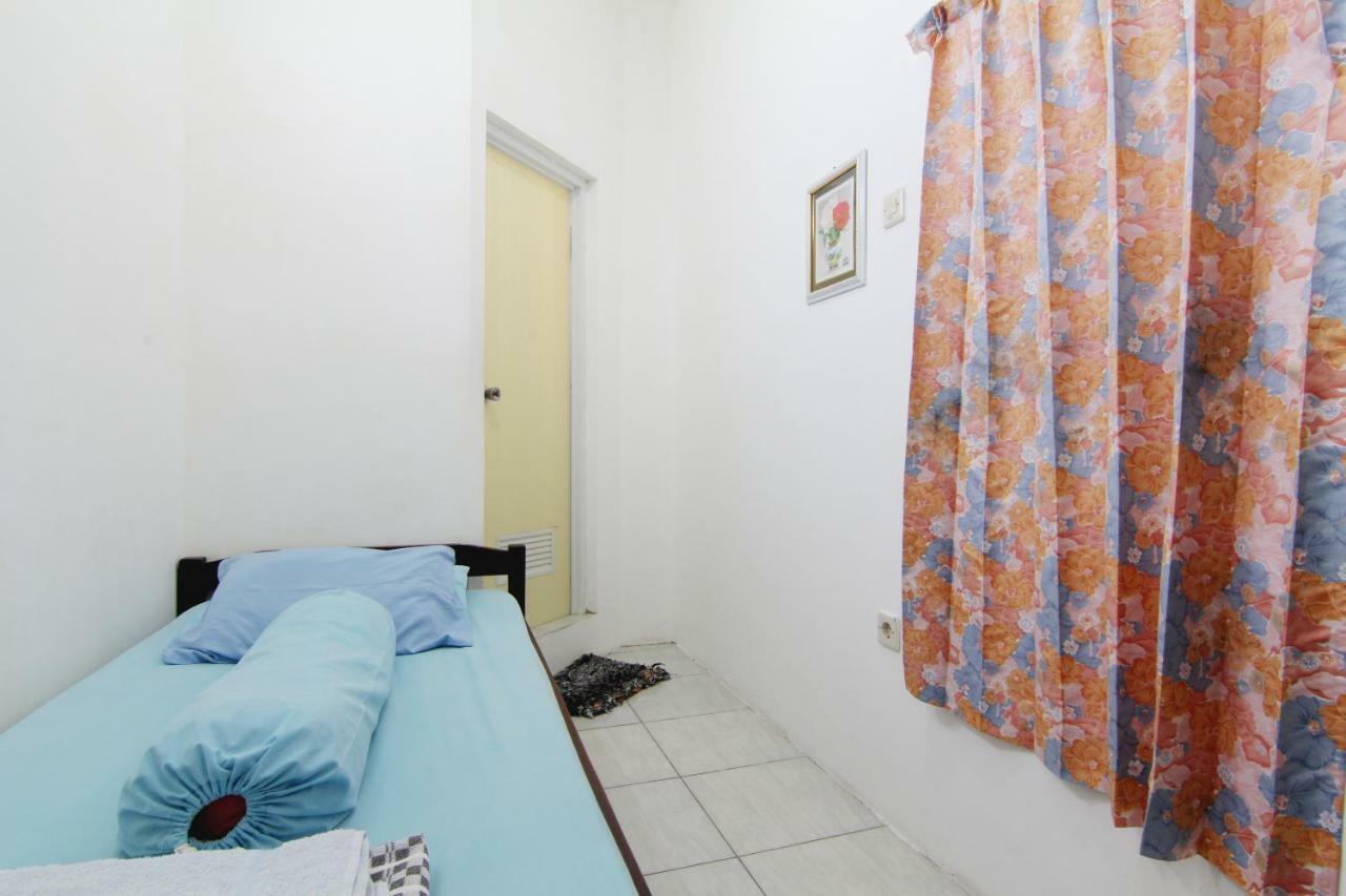 Tiga Dua Homestay Джокьякарта Экстерьер фото