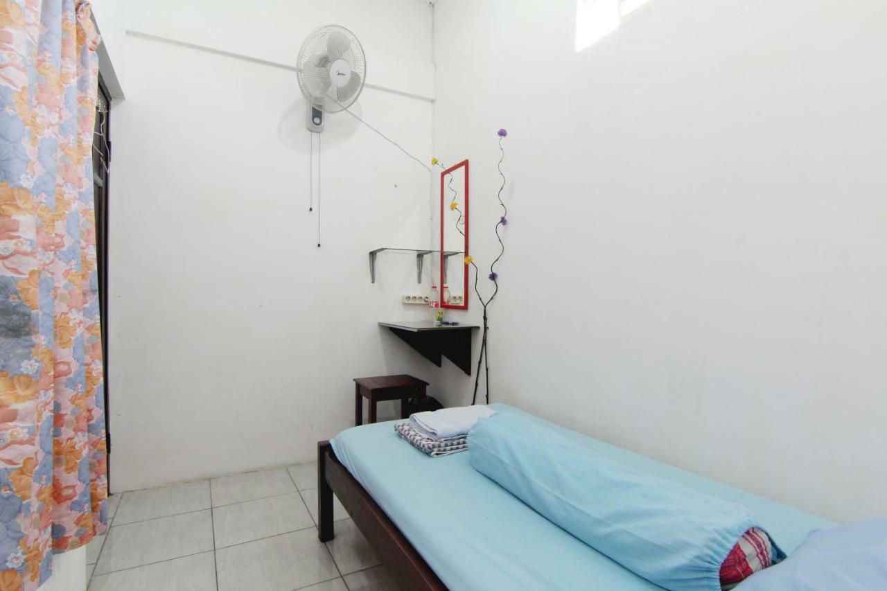 Tiga Dua Homestay Джокьякарта Экстерьер фото