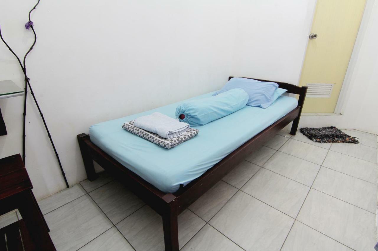 Tiga Dua Homestay Джокьякарта Экстерьер фото